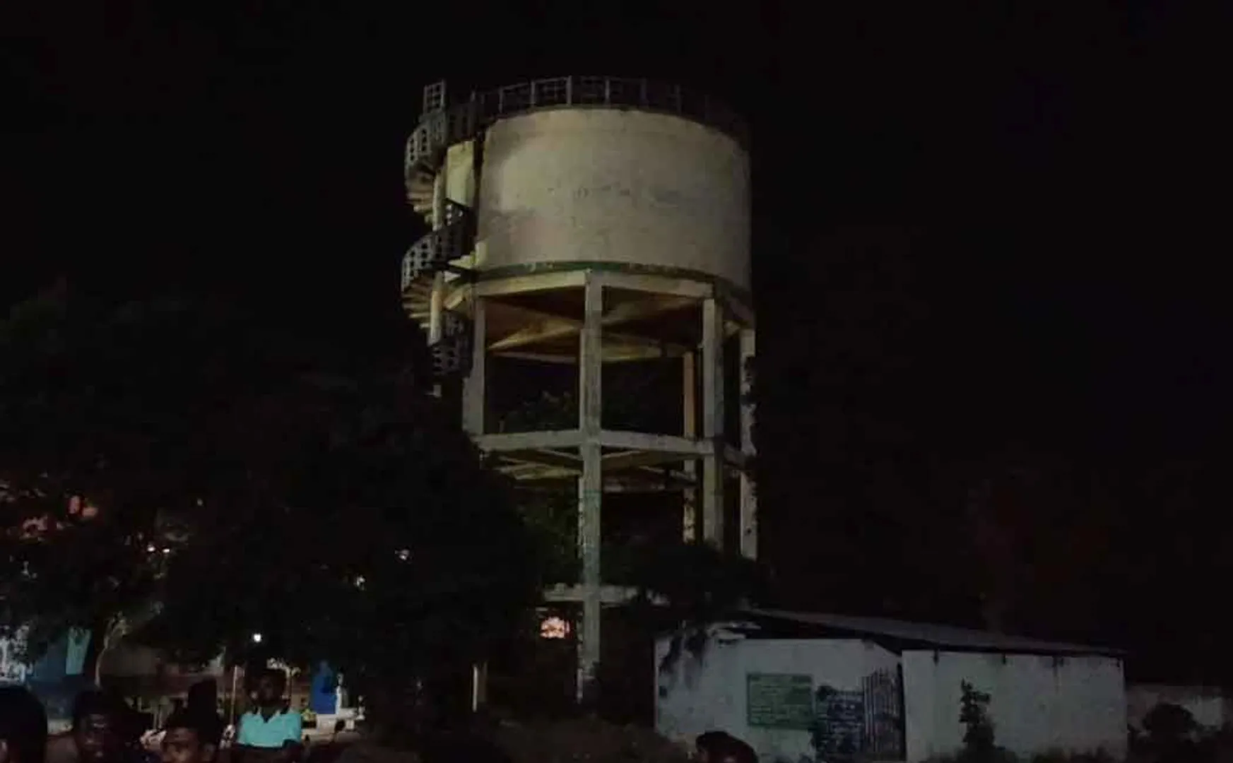  Human and dog feces on top of the drinking tank. - People's struggle.